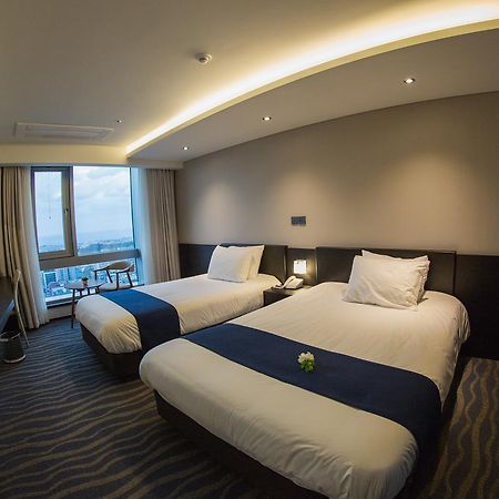 Gloucester Hotel Jeju Exteriör bild