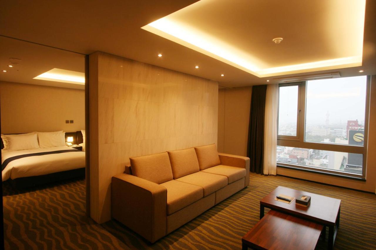 Gloucester Hotel Jeju Exteriör bild
