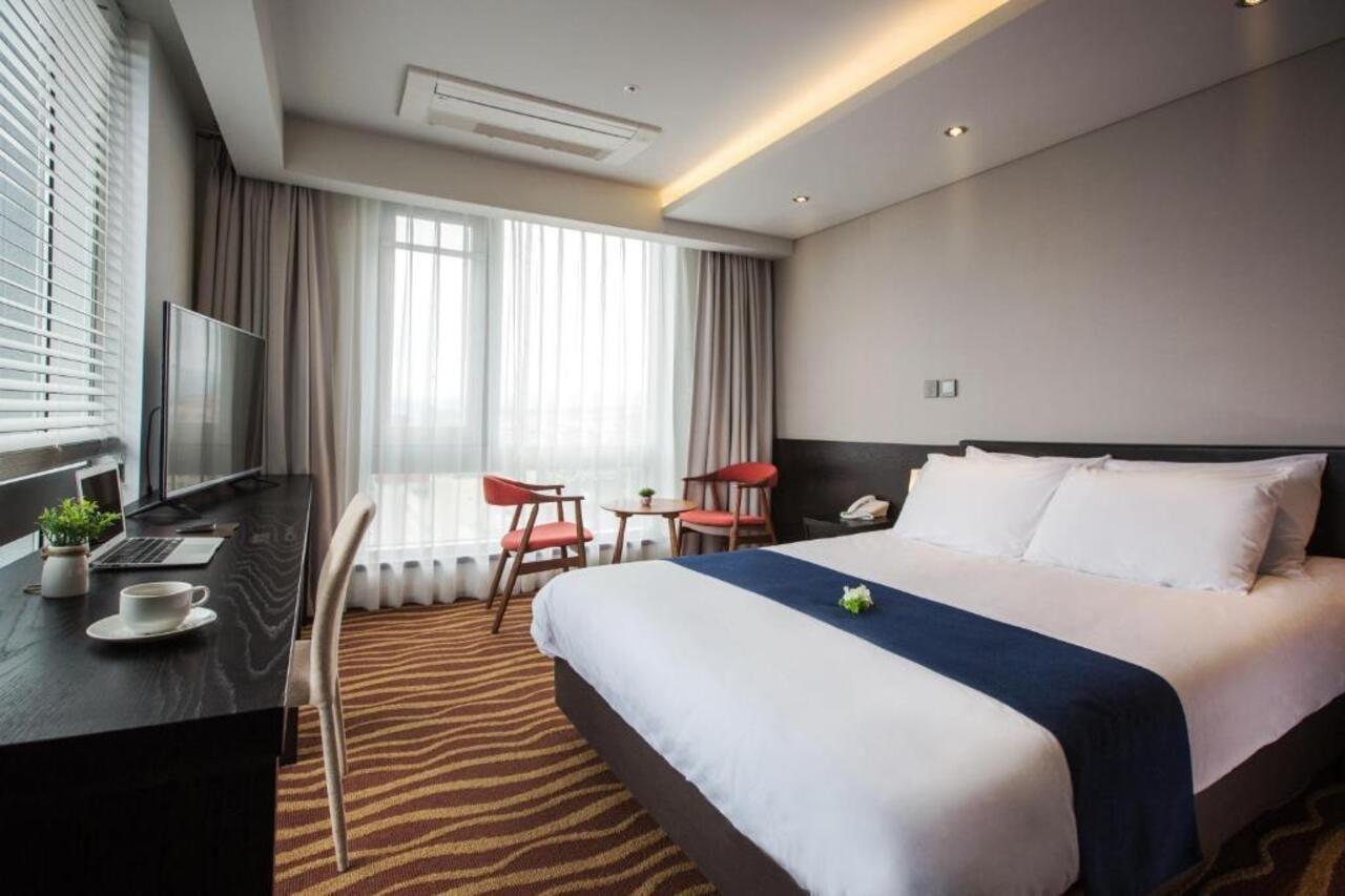 Gloucester Hotel Jeju Exteriör bild