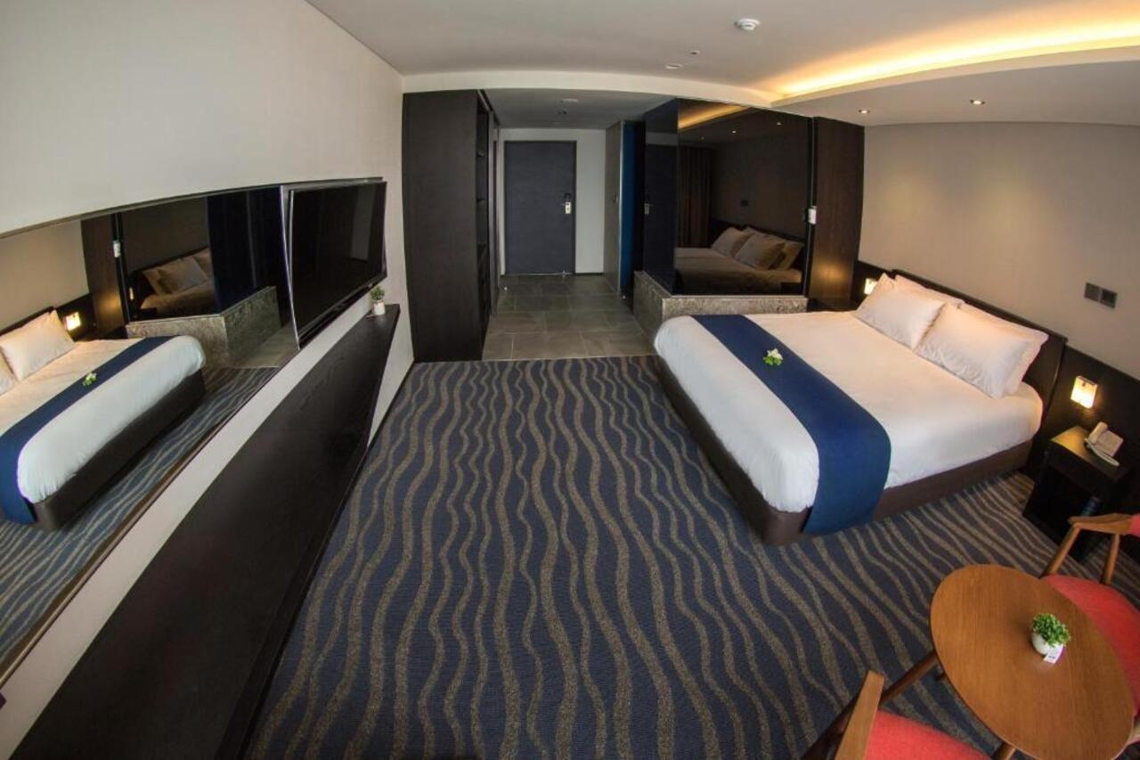 Gloucester Hotel Jeju Exteriör bild