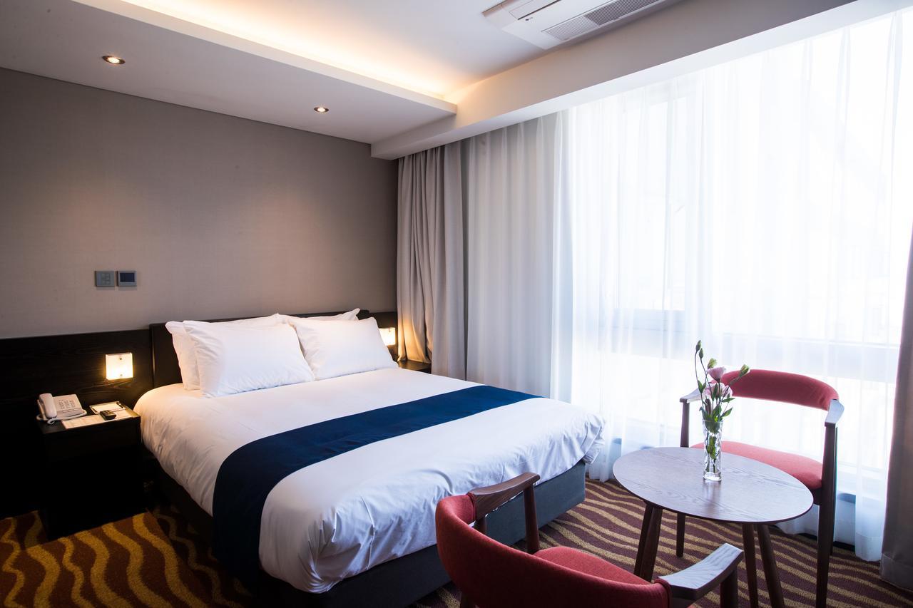 Gloucester Hotel Jeju Exteriör bild