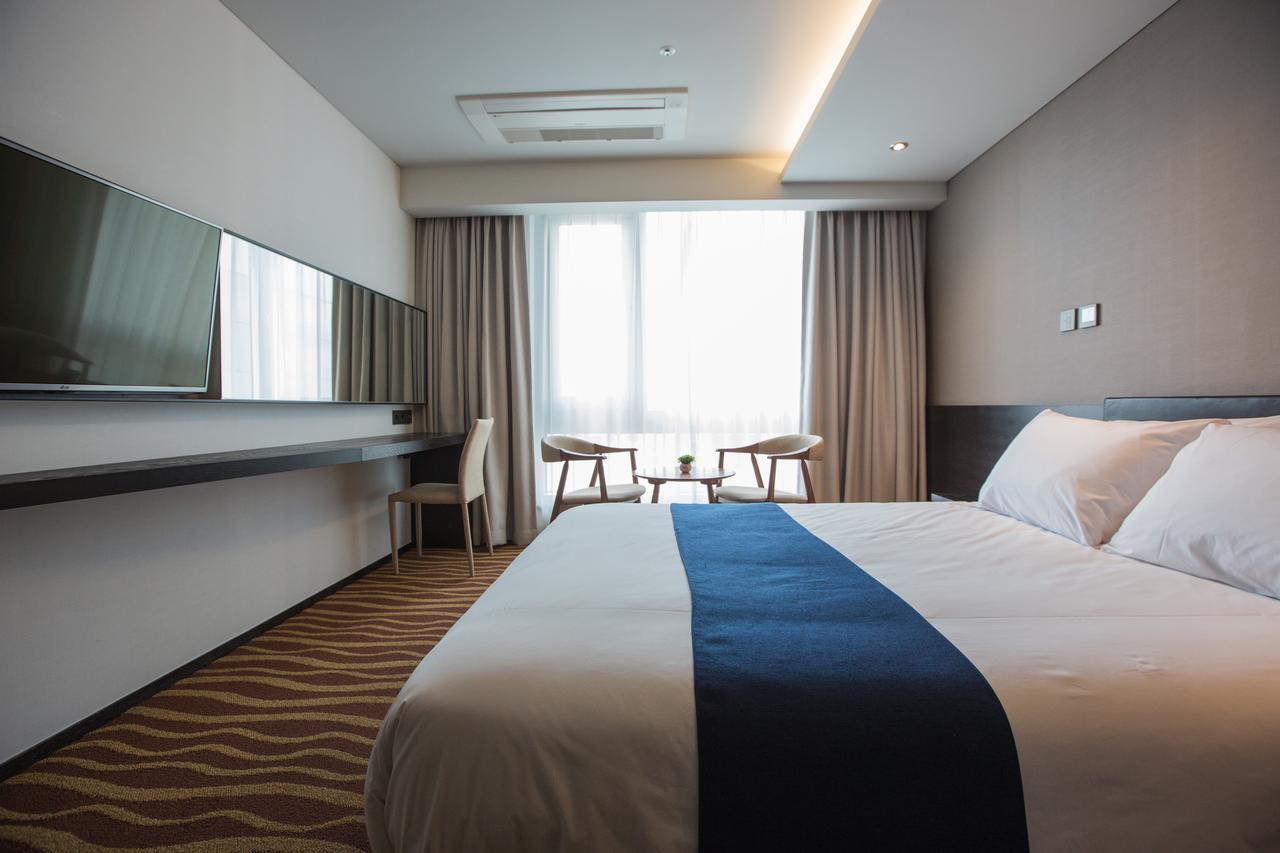 Gloucester Hotel Jeju Exteriör bild
