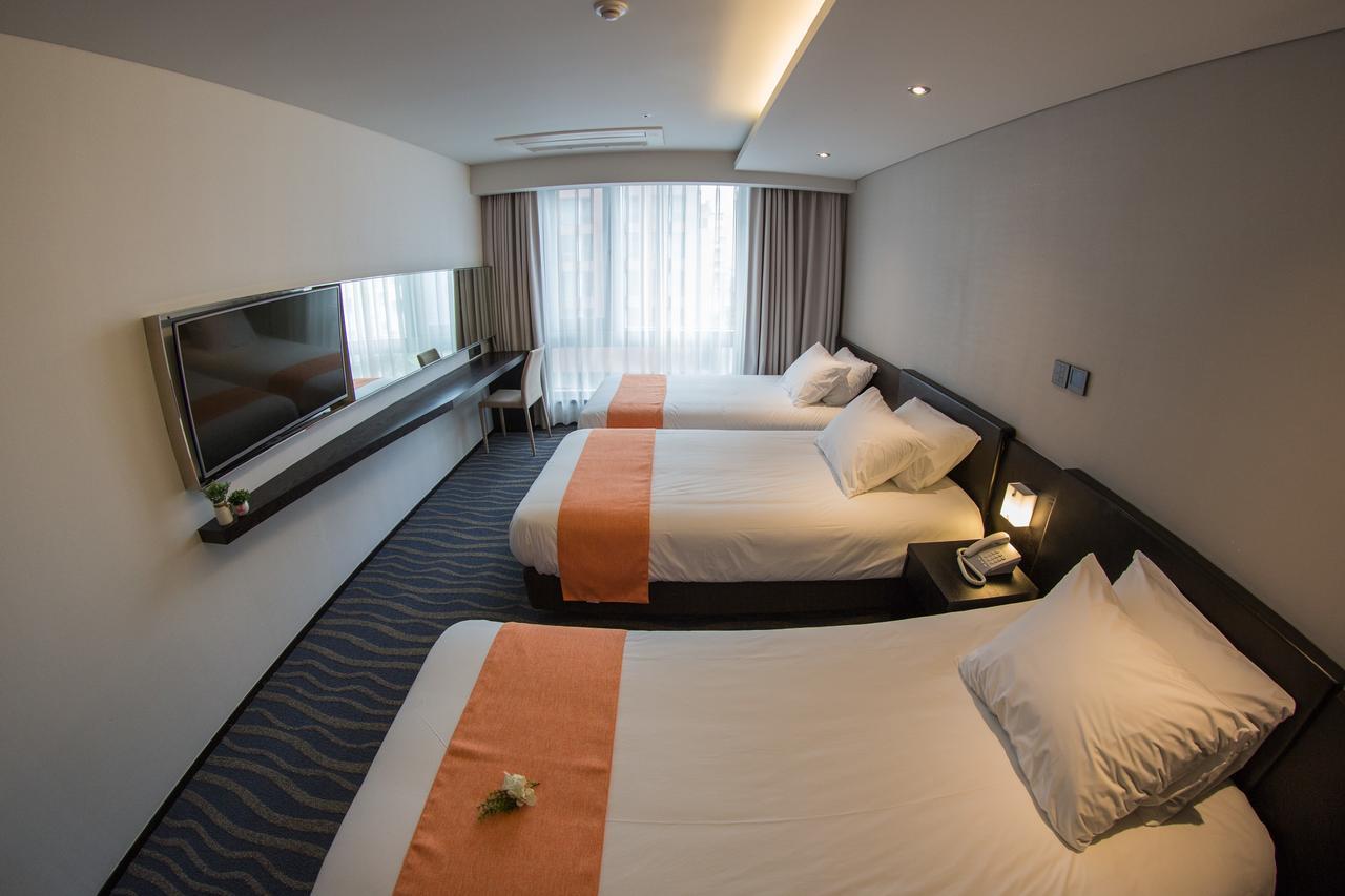 Gloucester Hotel Jeju Exteriör bild