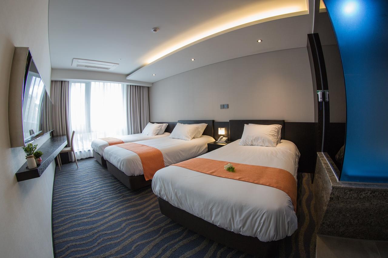 Gloucester Hotel Jeju Exteriör bild