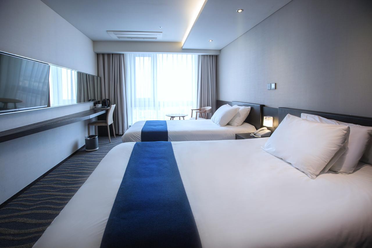 Gloucester Hotel Jeju Exteriör bild