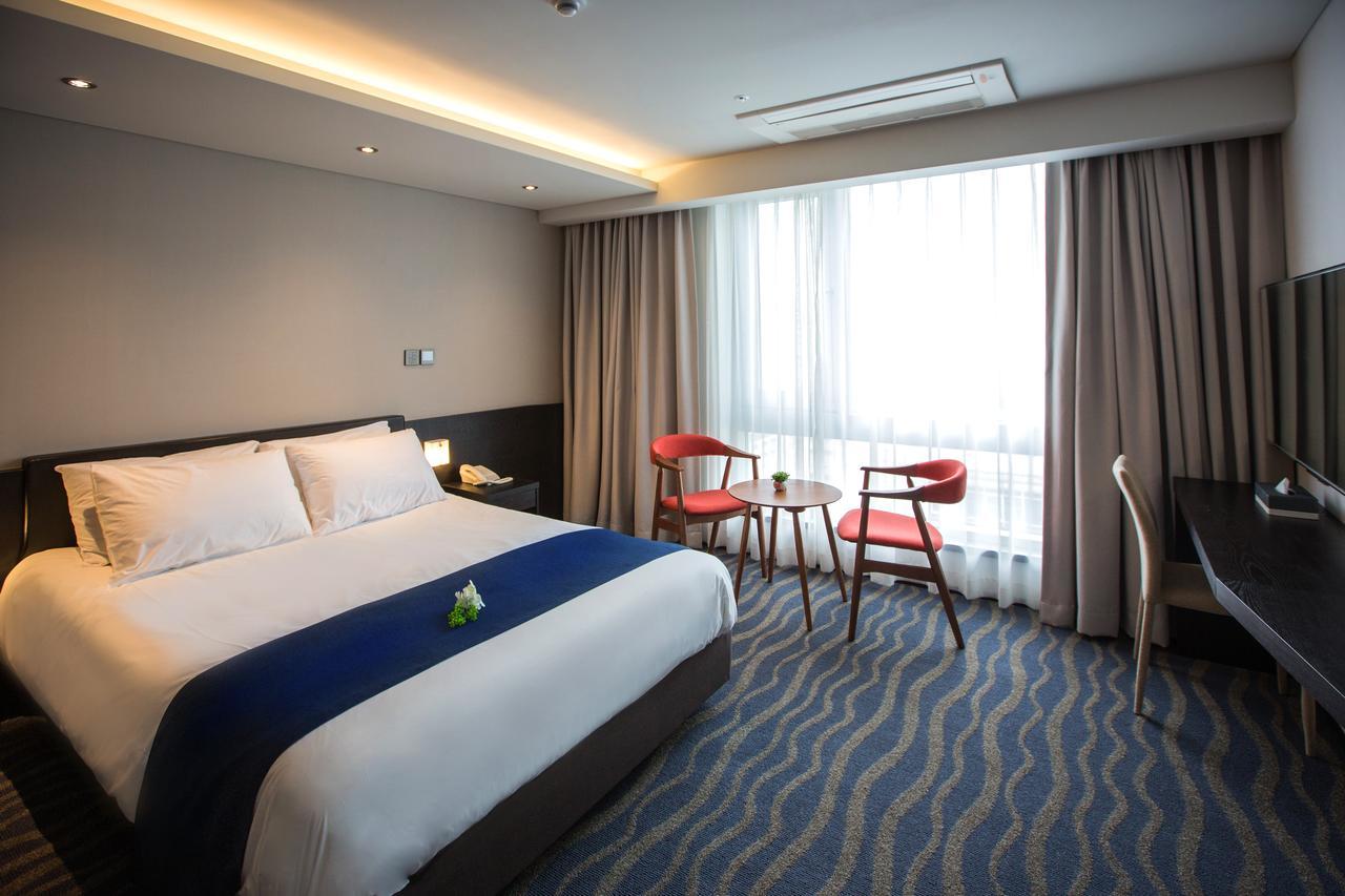 Gloucester Hotel Jeju Exteriör bild