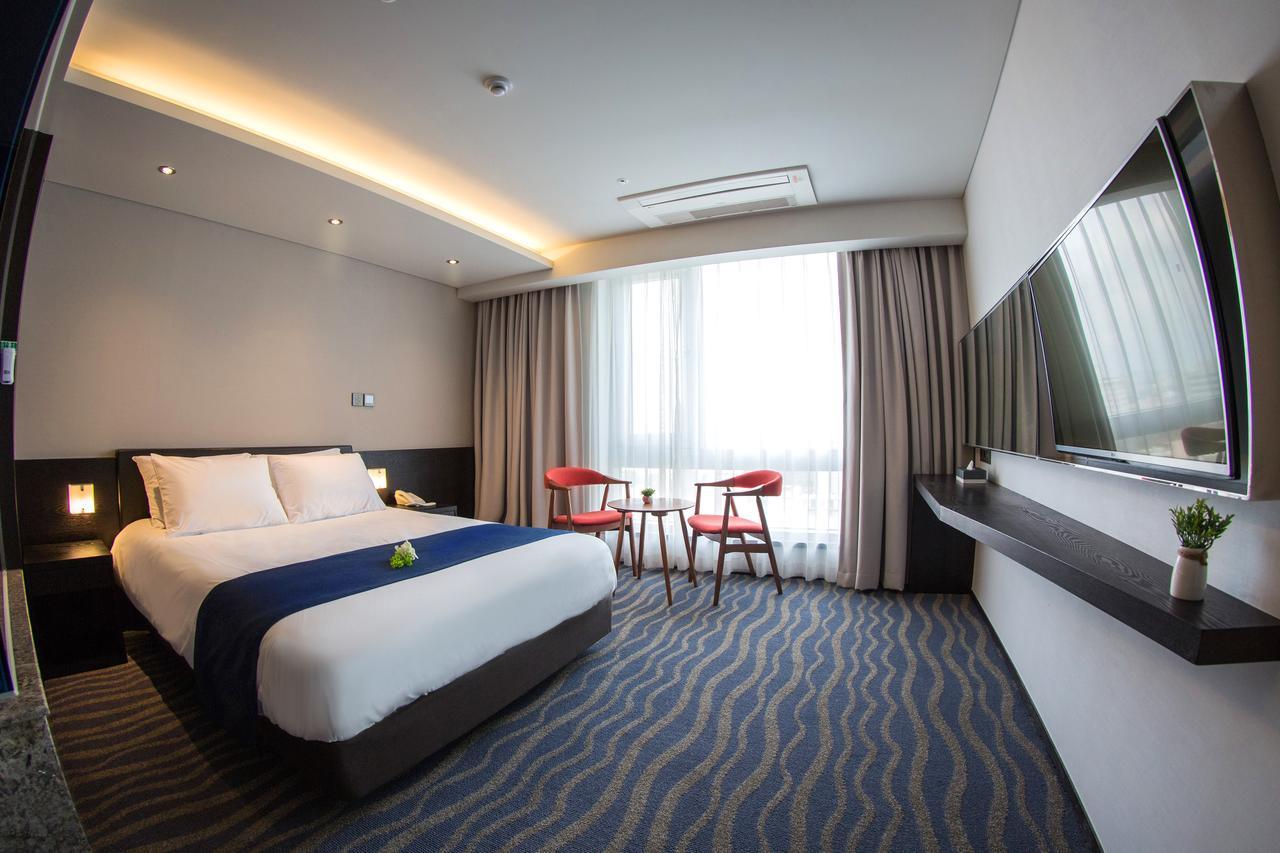 Gloucester Hotel Jeju Exteriör bild