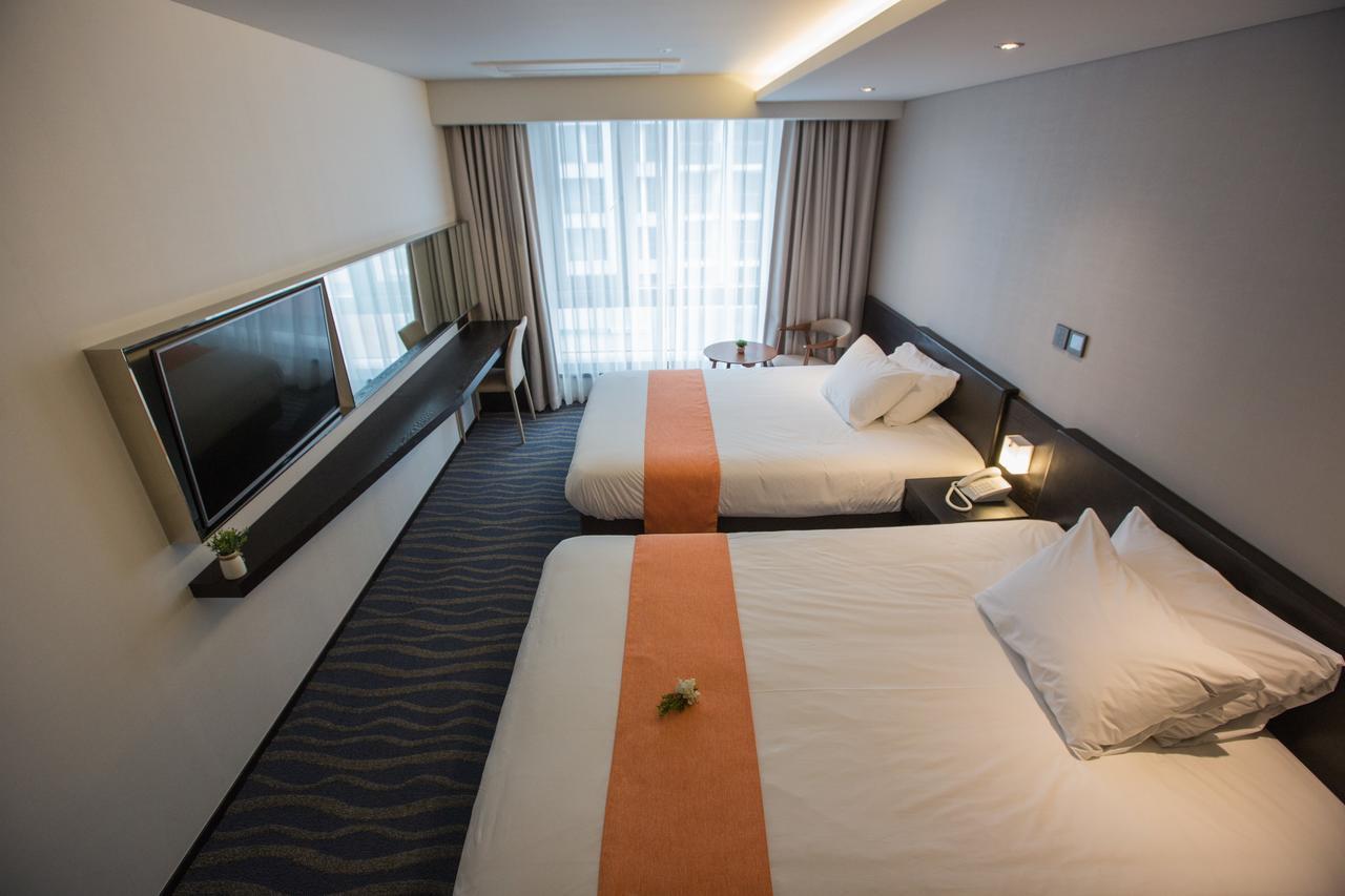 Gloucester Hotel Jeju Exteriör bild
