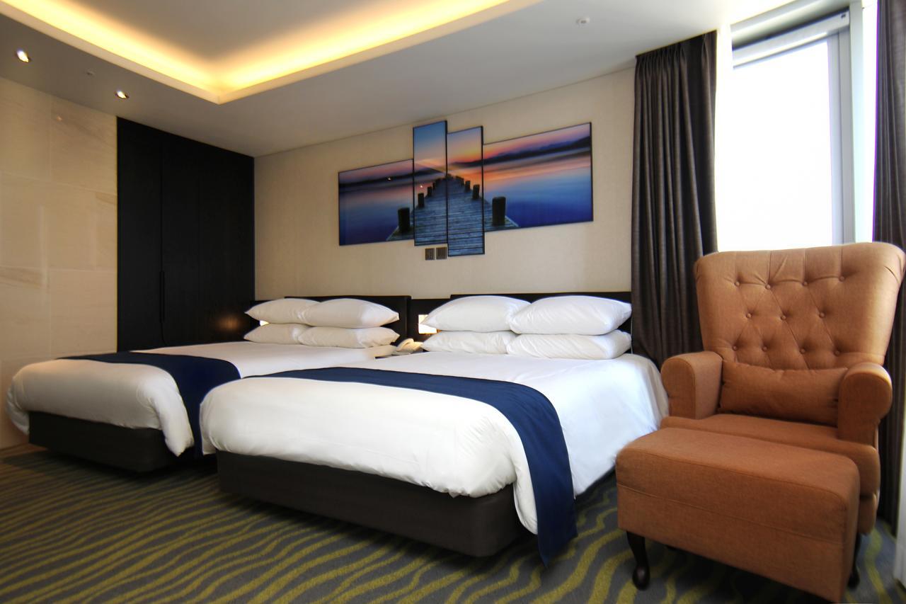 Gloucester Hotel Jeju Exteriör bild